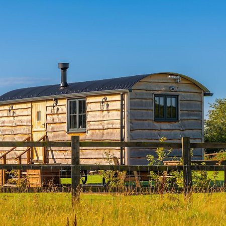 Monkwood Shepherds Hut - Ockeridge Rural Retreats Вустер Экстерьер фото