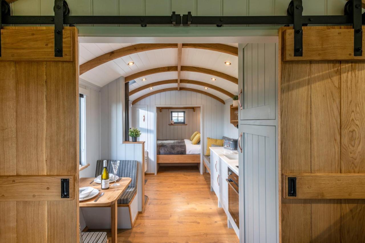 Monkwood Shepherds Hut - Ockeridge Rural Retreats Вустер Экстерьер фото