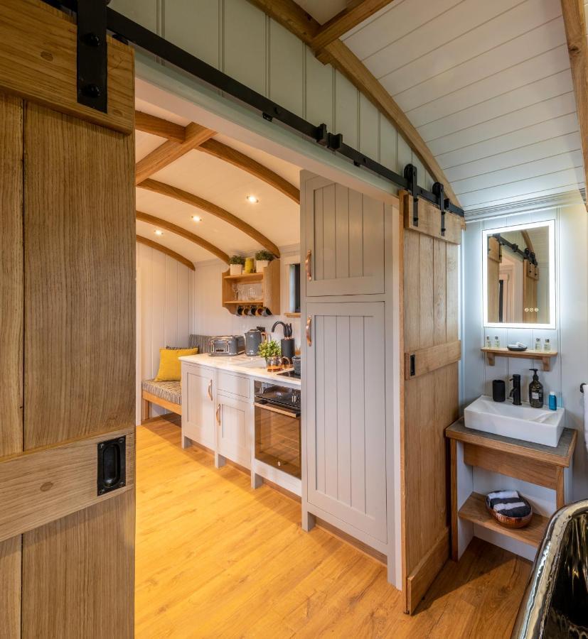 Monkwood Shepherds Hut - Ockeridge Rural Retreats Вустер Экстерьер фото