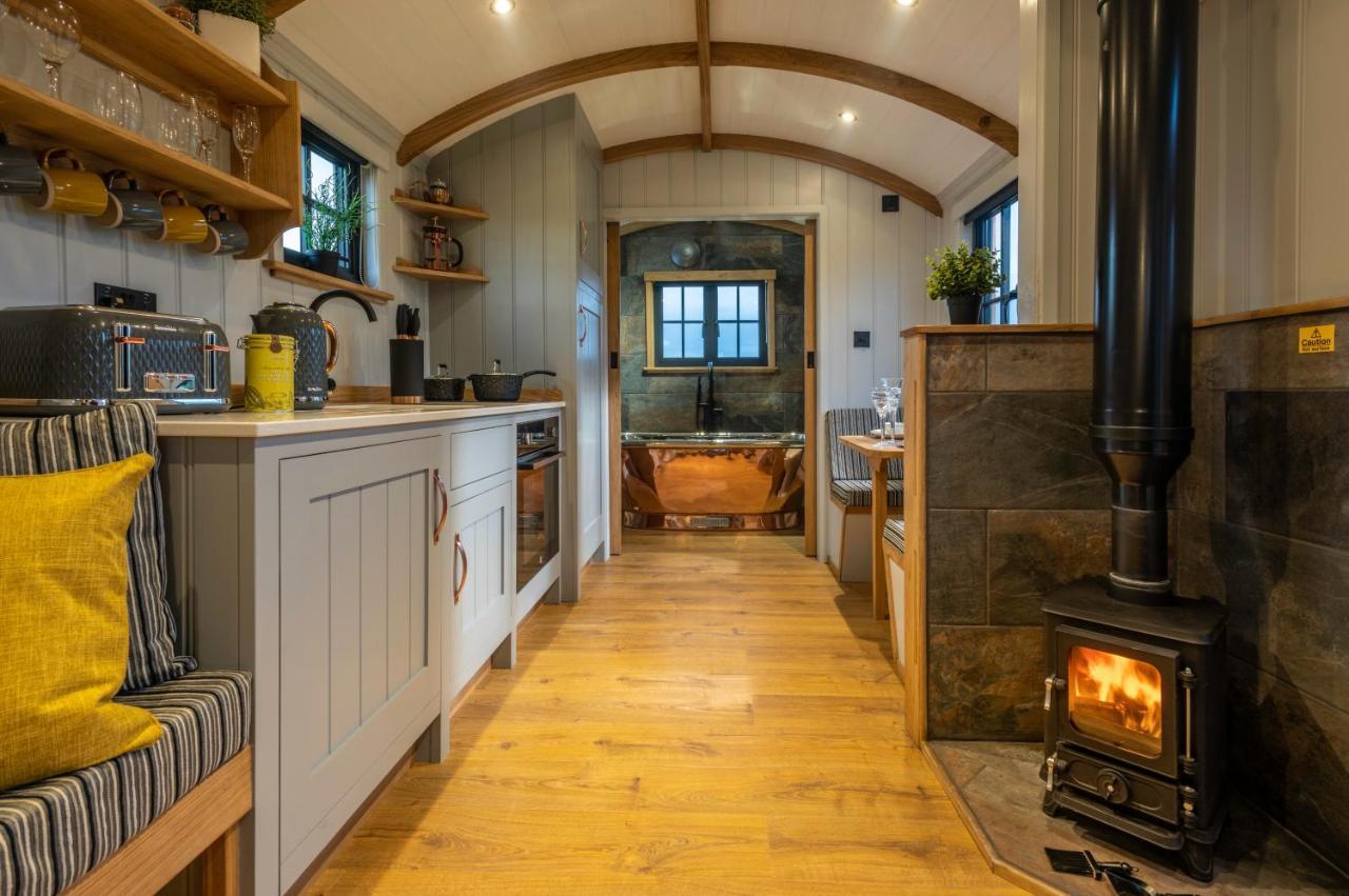 Monkwood Shepherds Hut - Ockeridge Rural Retreats Вустер Экстерьер фото