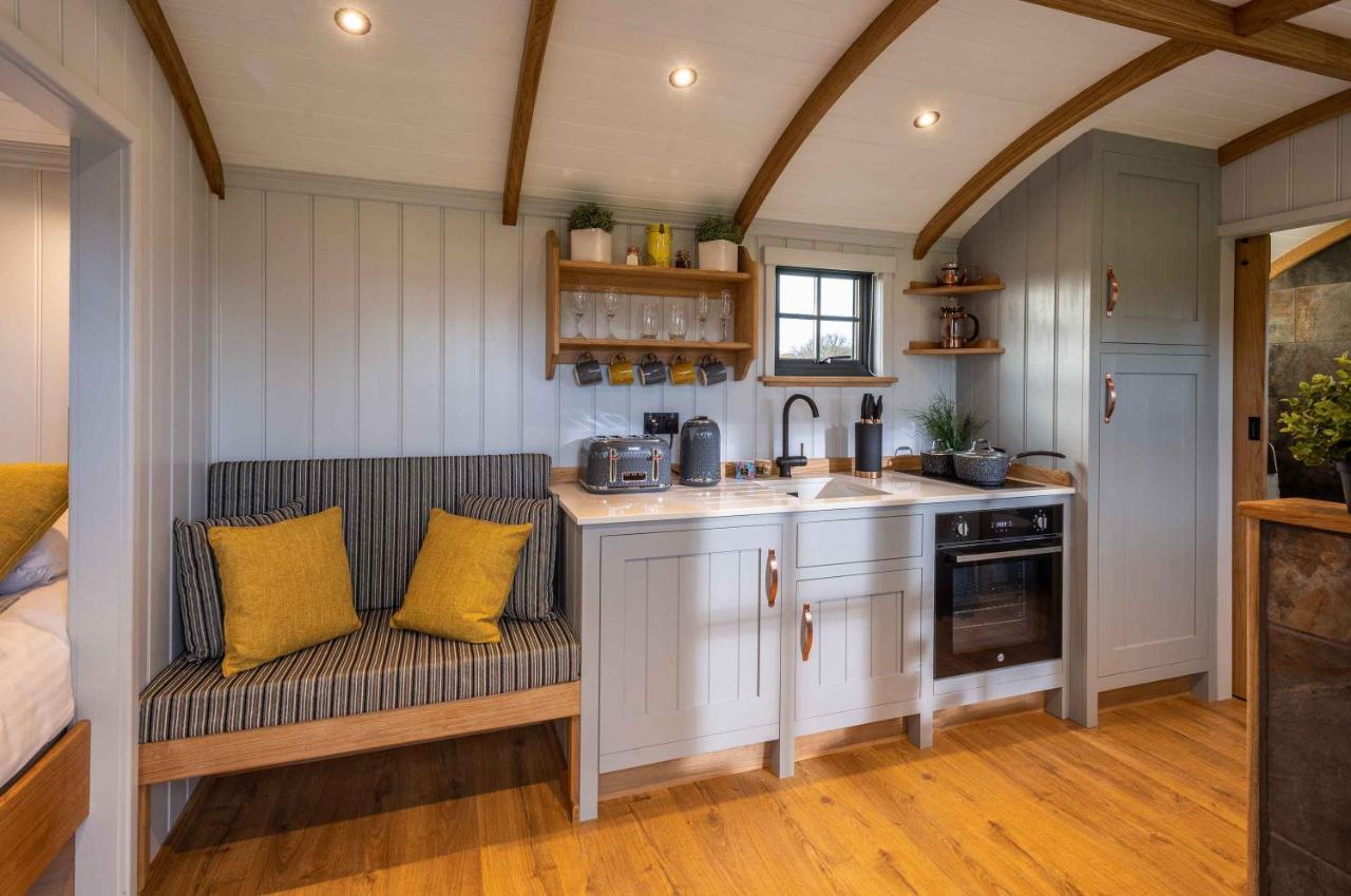 Monkwood Shepherds Hut - Ockeridge Rural Retreats Вустер Экстерьер фото