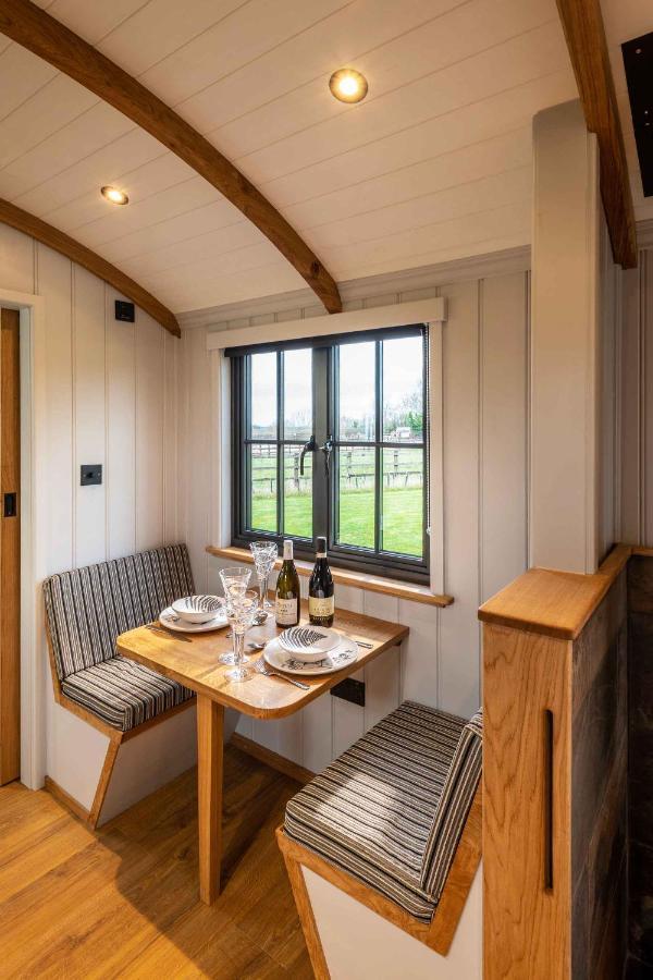 Monkwood Shepherds Hut - Ockeridge Rural Retreats Вустер Экстерьер фото