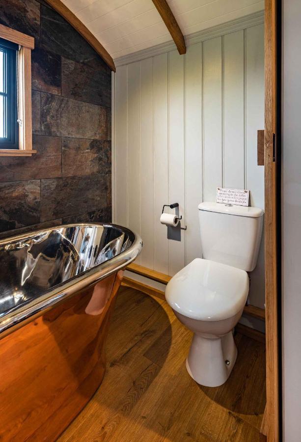 Monkwood Shepherds Hut - Ockeridge Rural Retreats Вустер Экстерьер фото