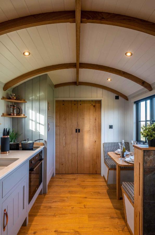 Monkwood Shepherds Hut - Ockeridge Rural Retreats Вустер Экстерьер фото