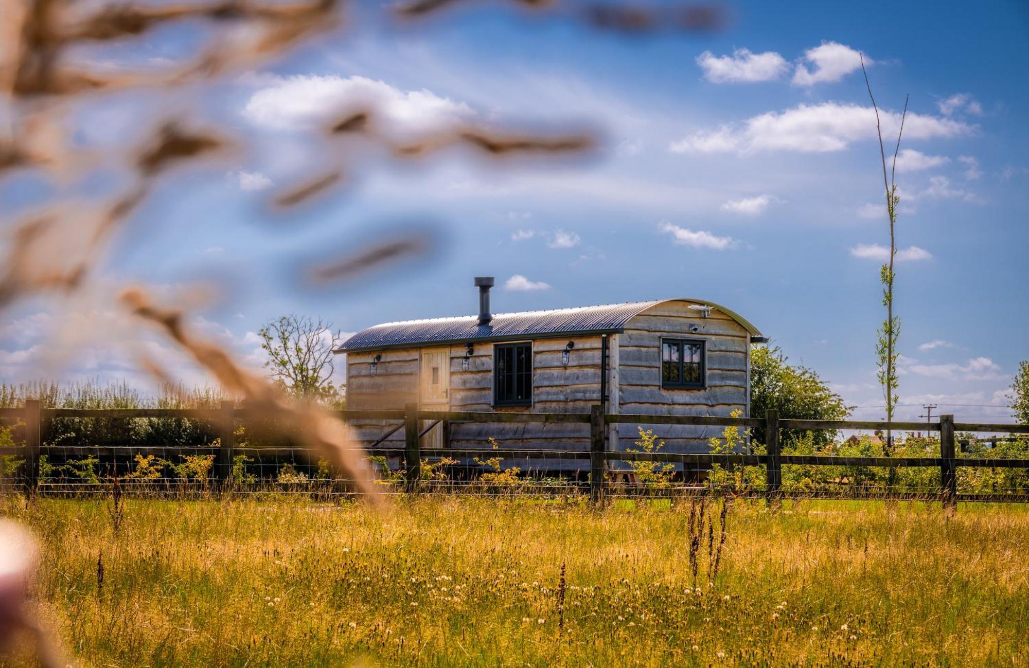 Monkwood Shepherds Hut - Ockeridge Rural Retreats Вустер Экстерьер фото